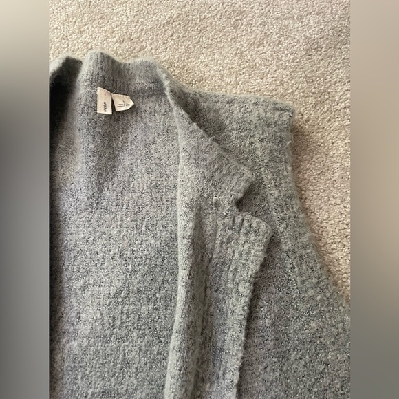 Sleeveless Cardigan! Beautiful grey and long…. WITH POCKETS! - Picture 4 of 4
